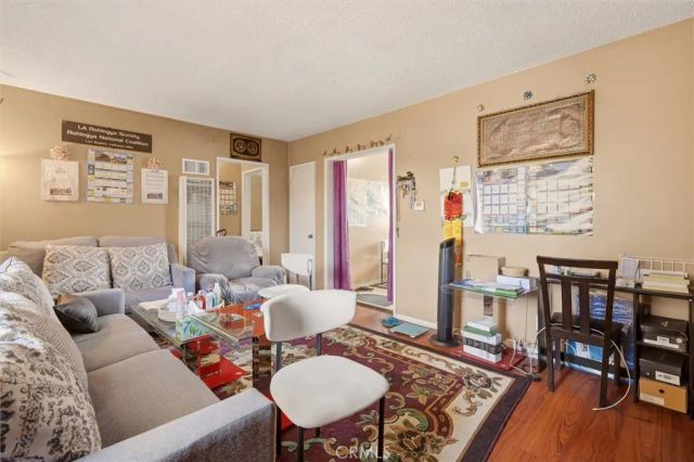 925 Larch, Inglewood, CA 90301