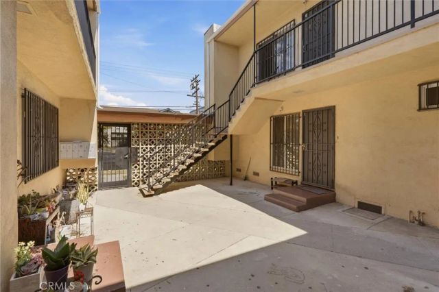 925 Larch, Inglewood, CA 90301