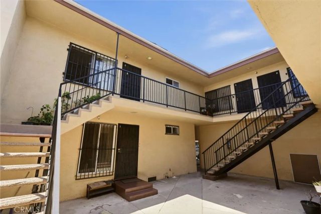 925 Larch, Inglewood, CA 90301