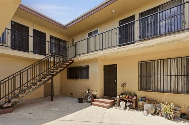 925 Larch, Inglewood, CA 90301