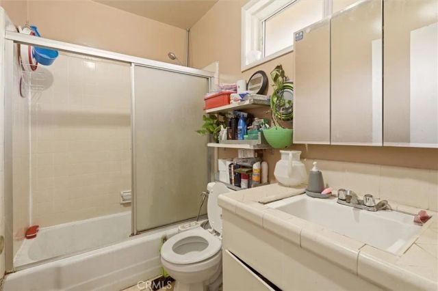 925 Larch, Inglewood, CA 90301