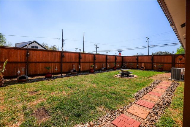 700 N Cameron St, Alice, TX 78332
