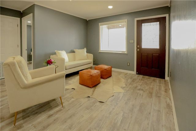 700 N Cameron St, Alice, TX 78332