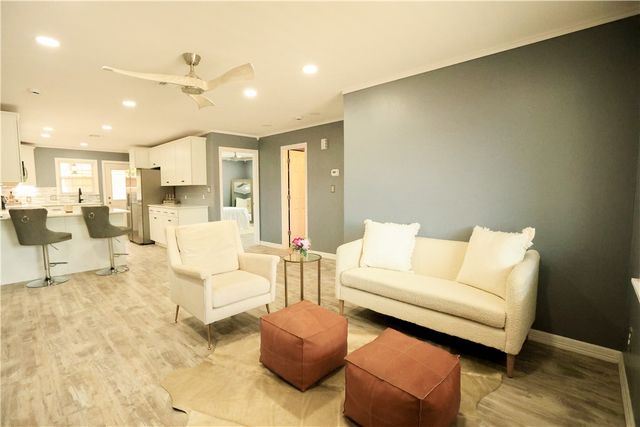 700 N Cameron St, Alice, TX 78332