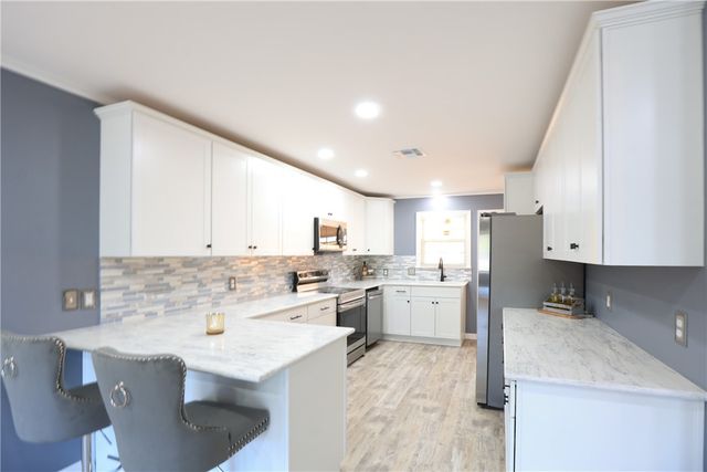 700 N Cameron St, Alice, TX 78332