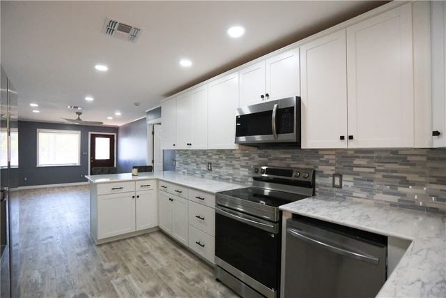 700 N Cameron St, Alice, TX 78332