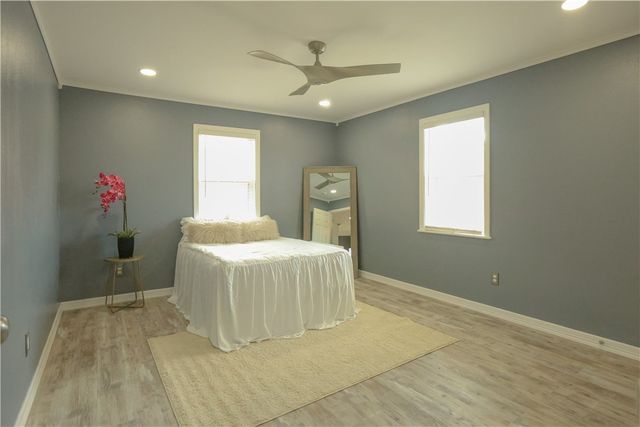 700 N Cameron St, Alice, TX 78332