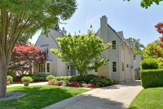 1020 46th St, Sacramento, CA 95819