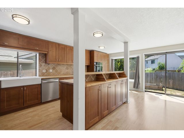 7121 Sw 158TH Ave, Beaverton, OR 97007