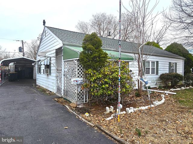 16 LEA RD, New Castle, DE 19720