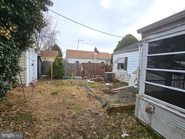 16 LEA RD, New Castle, DE 19720