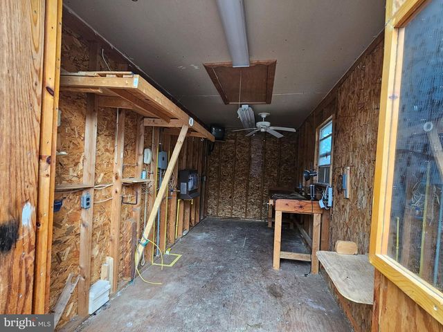 16 LEA RD, New Castle, DE 19720