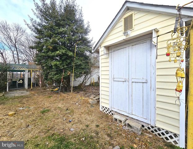 16 LEA RD, New Castle, DE 19720