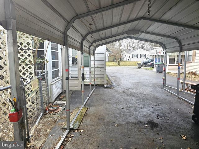 16 LEA RD, New Castle, DE 19720