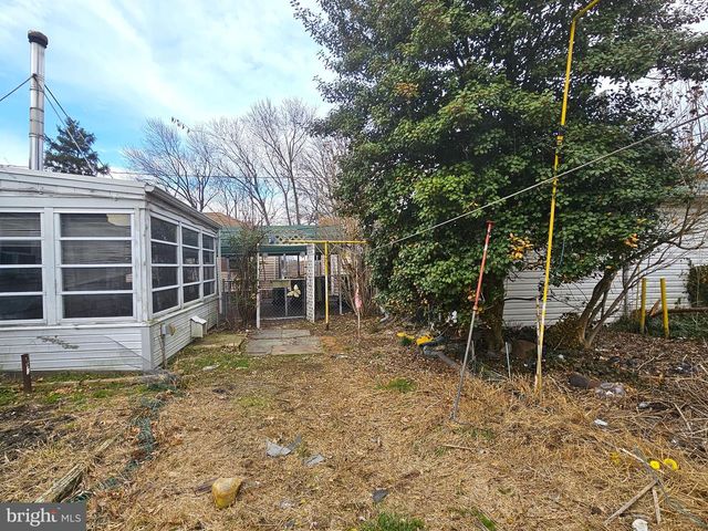 16 LEA RD, New Castle, DE 19720