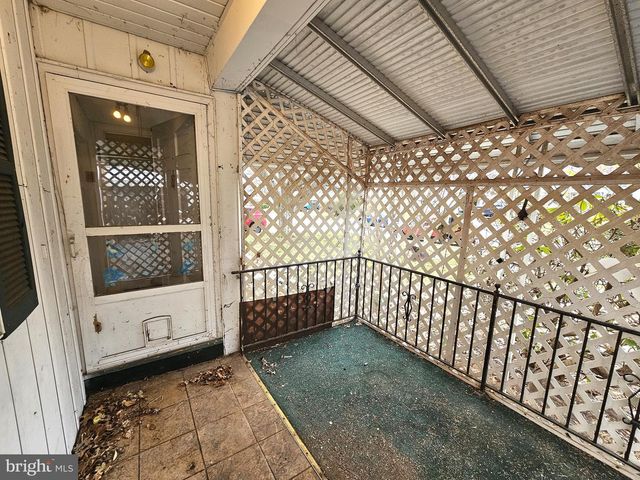 16 LEA RD, New Castle, DE 19720