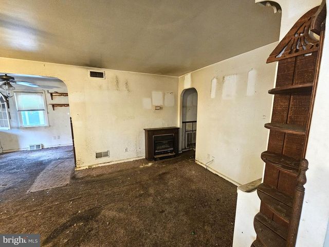 16 LEA RD, New Castle, DE 19720