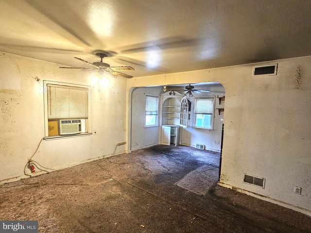 16 LEA RD, New Castle, DE 19720