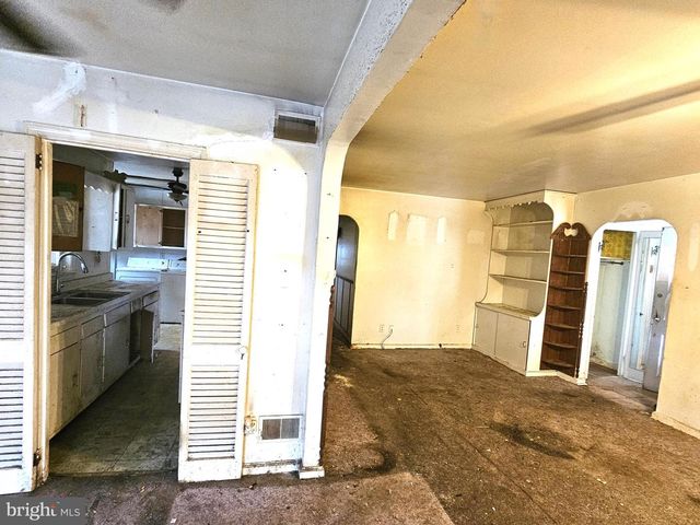 16 LEA RD, New Castle, DE 19720