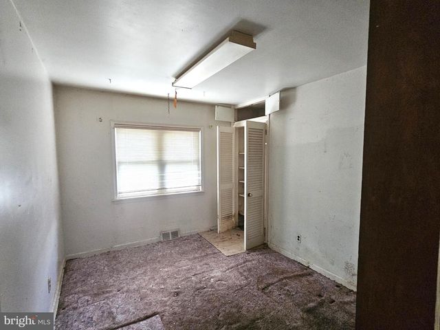 16 LEA RD, New Castle, DE 19720