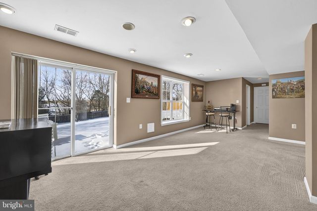 374 RUSTLING LEAF PL, Kearneysville, WV 25430