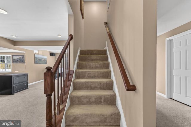 374 RUSTLING LEAF PL, Kearneysville, WV 25430