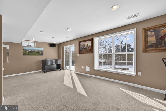 374 RUSTLING LEAF PL, Kearneysville, WV 25430