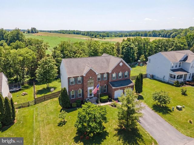 374 RUSTLING LEAF PL, Kearneysville, WV 25430