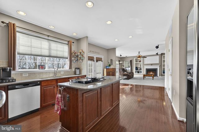 374 RUSTLING LEAF PL, Kearneysville, WV 25430