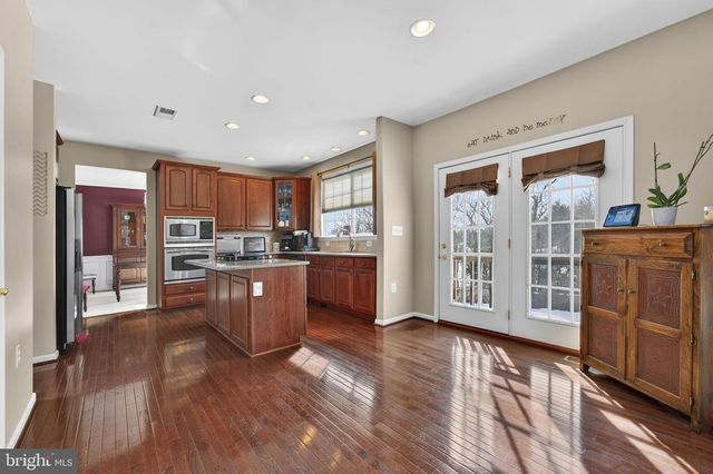 374 RUSTLING LEAF PL, Kearneysville, WV 25430