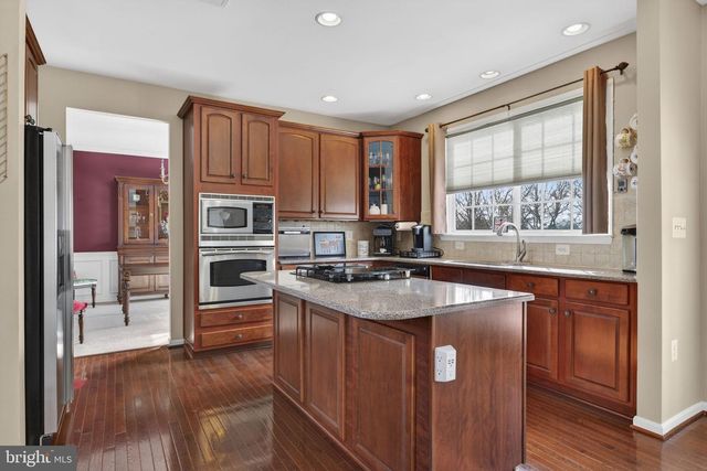 374 RUSTLING LEAF PL, Kearneysville, WV 25430