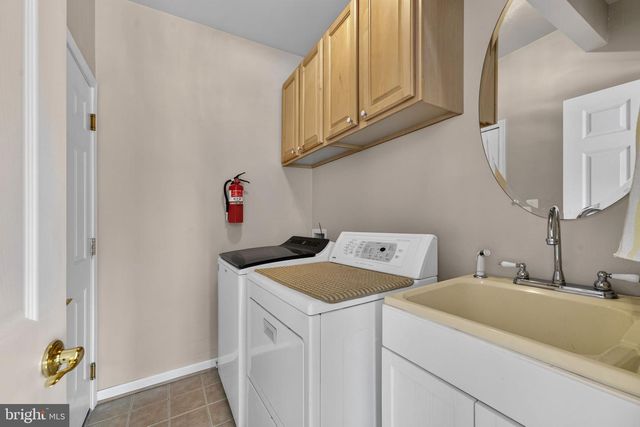 374 RUSTLING LEAF PL, Kearneysville, WV 25430