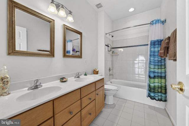 374 RUSTLING LEAF PL, Kearneysville, WV 25430