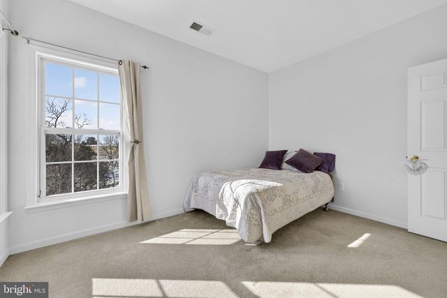 374 RUSTLING LEAF PL, Kearneysville, WV 25430