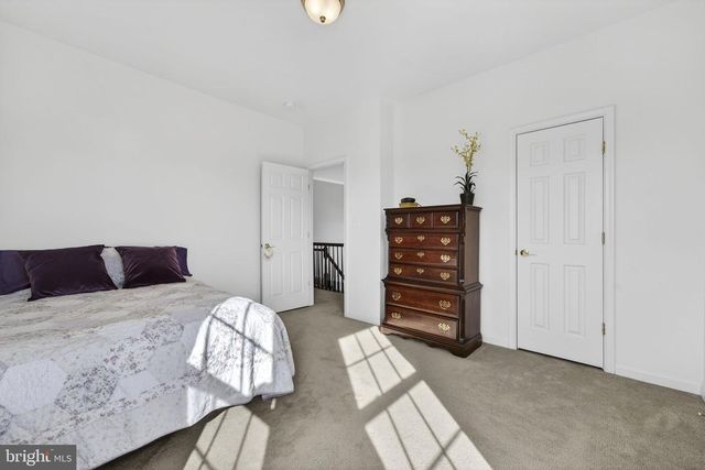 374 RUSTLING LEAF PL, Kearneysville, WV 25430