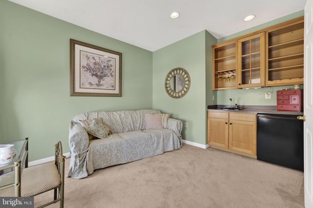 374 RUSTLING LEAF PL, Kearneysville, WV 25430