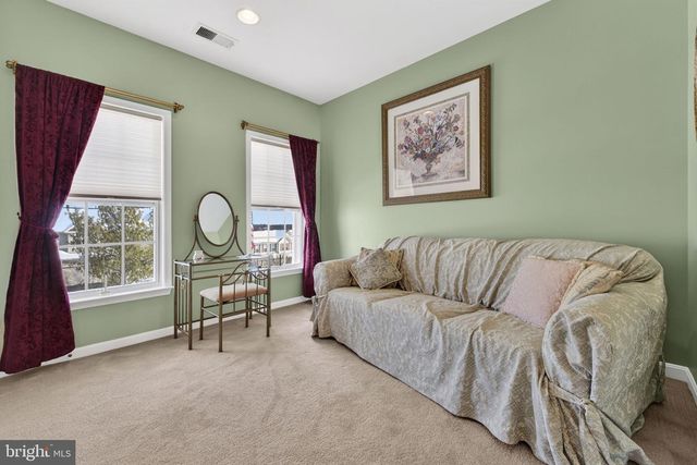 374 RUSTLING LEAF PL, Kearneysville, WV 25430