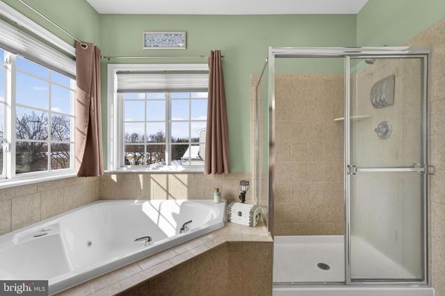 374 RUSTLING LEAF PL, Kearneysville, WV 25430