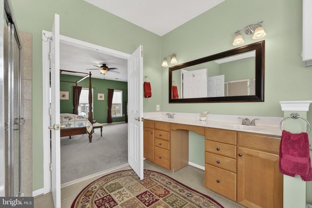 374 RUSTLING LEAF PL, Kearneysville, WV 25430