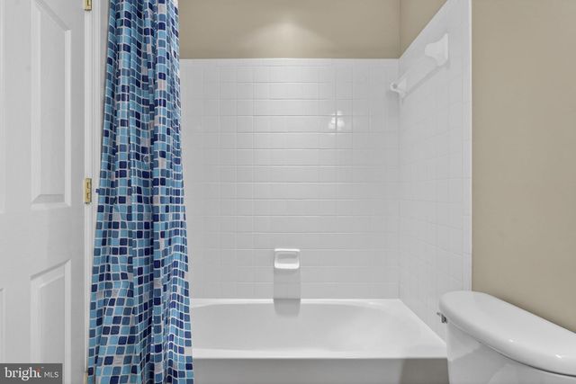 374 RUSTLING LEAF PL, Kearneysville, WV 25430