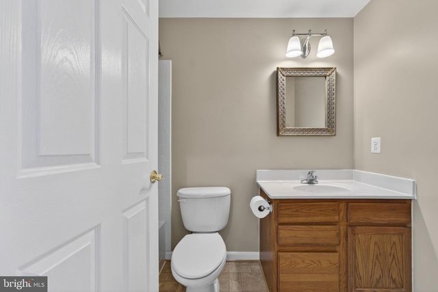 374 RUSTLING LEAF PL, Kearneysville, WV 25430