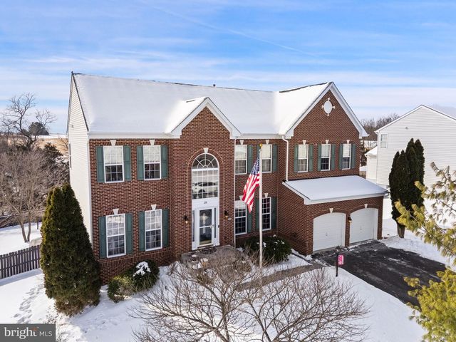 374 RUSTLING LEAF PL, Kearneysville, WV 25430