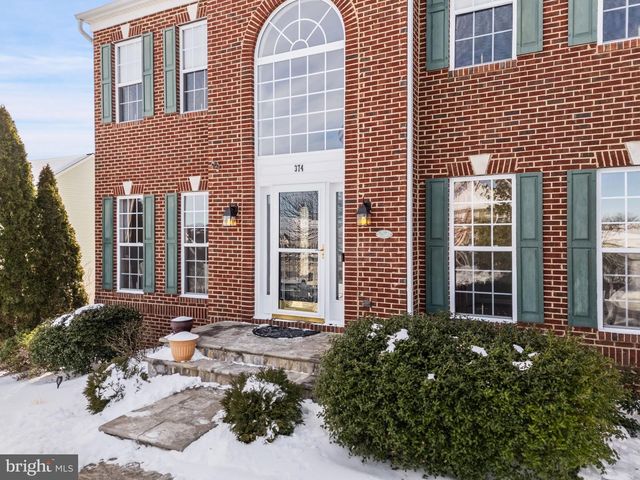 374 RUSTLING LEAF PL, Kearneysville, WV 25430