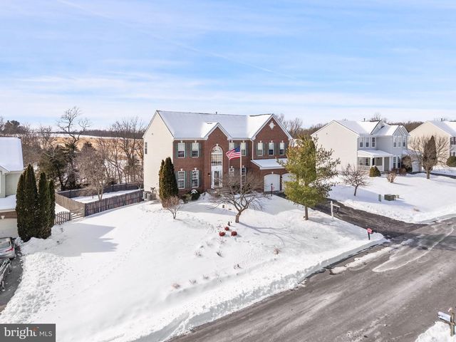 374 RUSTLING LEAF PL, Kearneysville, WV 25430