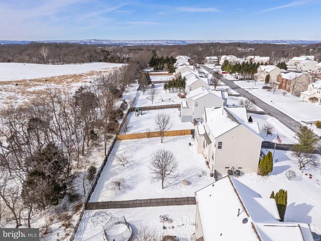 374 RUSTLING LEAF PL, Kearneysville, WV 25430