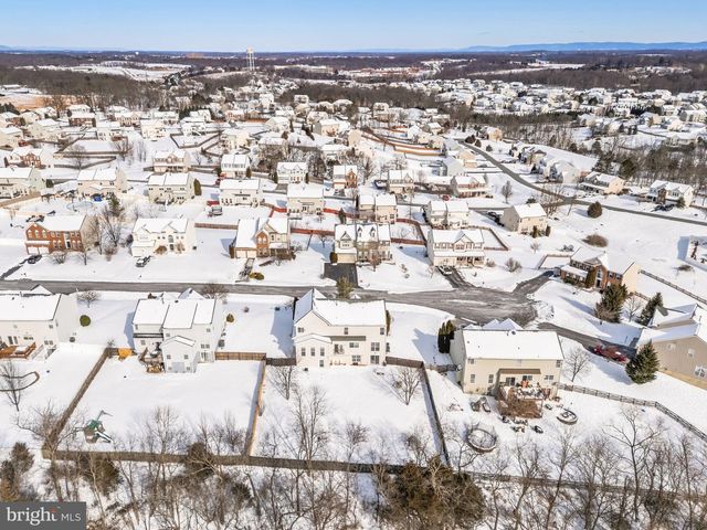 374 RUSTLING LEAF PL, Kearneysville, WV 25430