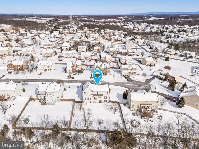 374 RUSTLING LEAF PL, Kearneysville, WV 25430