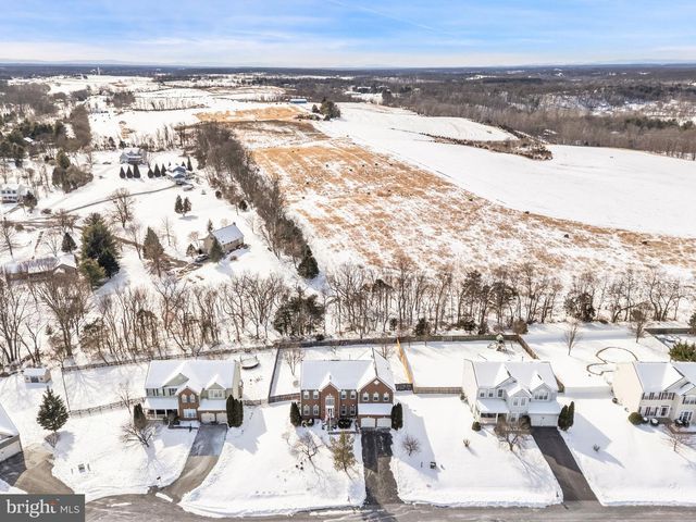 374 RUSTLING LEAF PL, Kearneysville, WV 25430