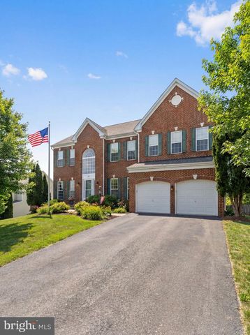 374 RUSTLING LEAF PL, Kearneysville, WV 25430