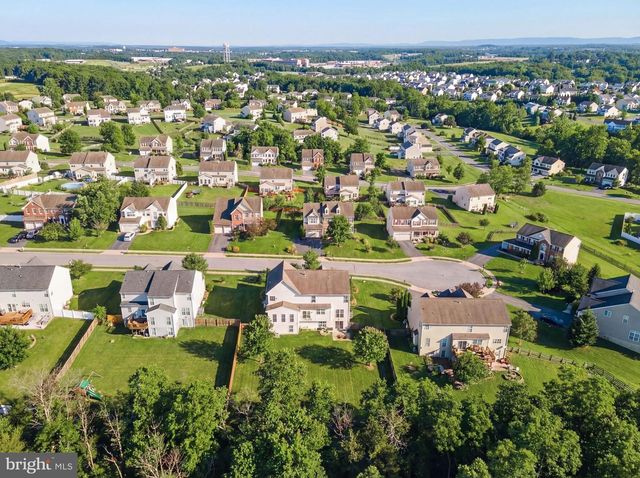 374 RUSTLING LEAF PL, Kearneysville, WV 25430